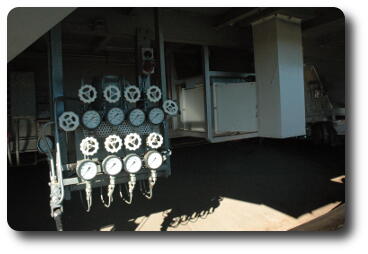 Telescope mechanism - valves and gauges for hydraulic system