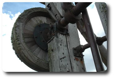 Mechanism at top of stamp battery