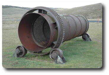 Metal sluice tube for separating gold