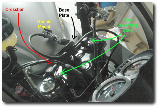 Assembly on triple clamp, Garmin connector loose