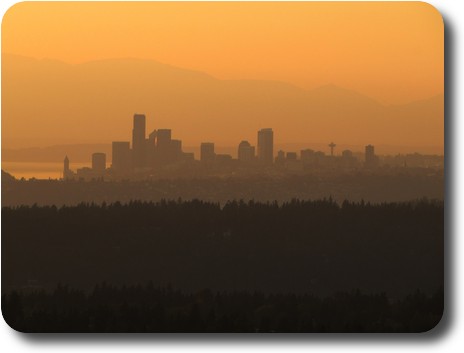 Seattle skyline wiht sky turning orange at sunset
