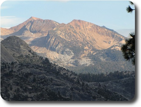 Mountains with red colours south of Yosemite Valley