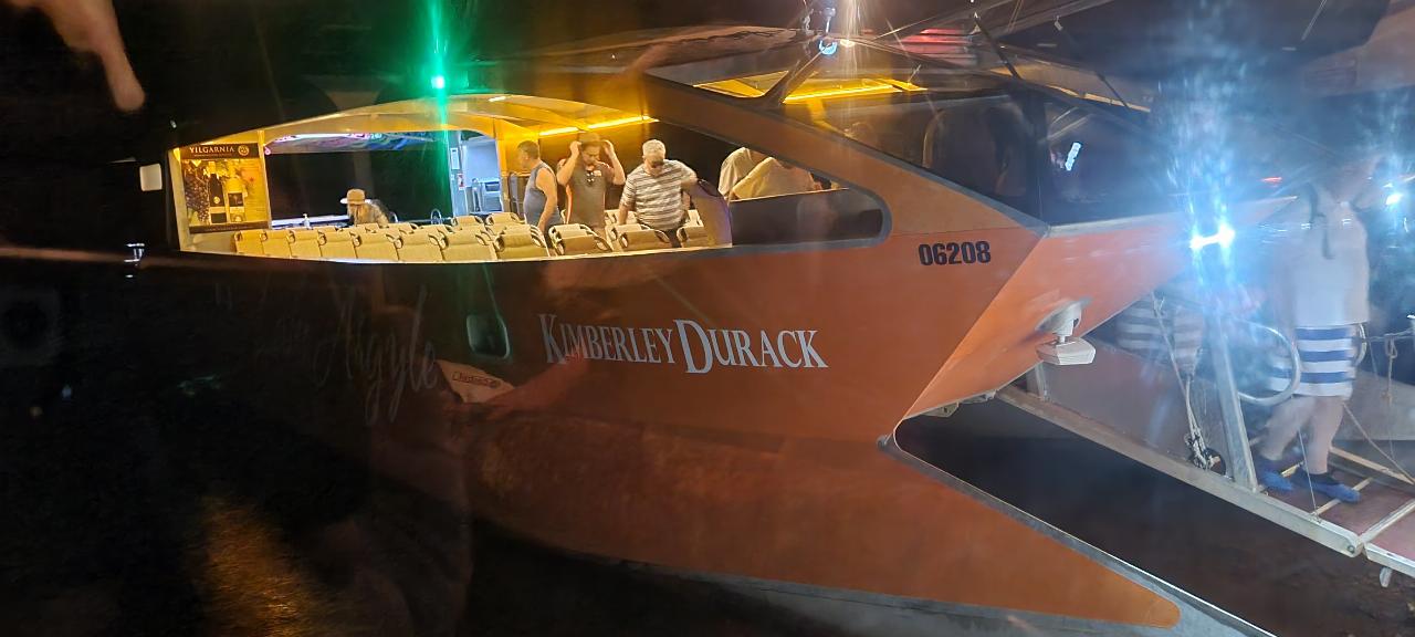 SJR21.d9: Back on land, this was our tour boat