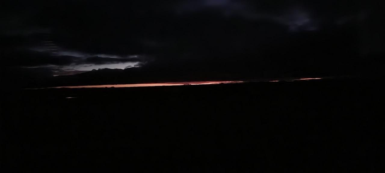 SJR21.d3: sunrise breakfast at Marla  V, light in the east