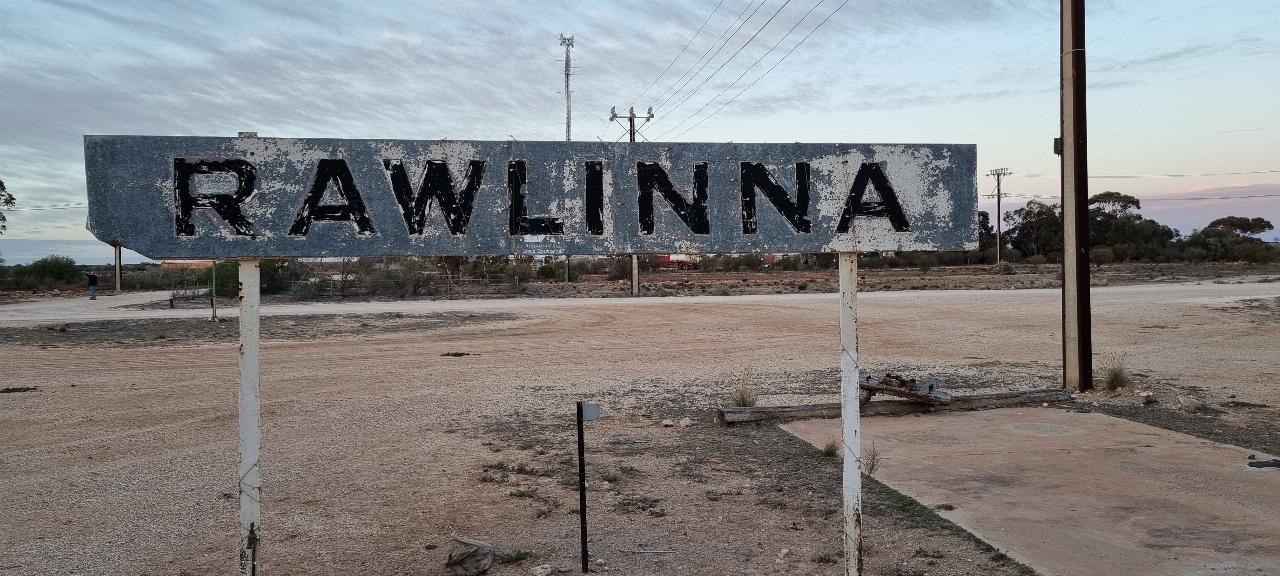 SJR21.d21:  sign: Rawlinna, WA - II