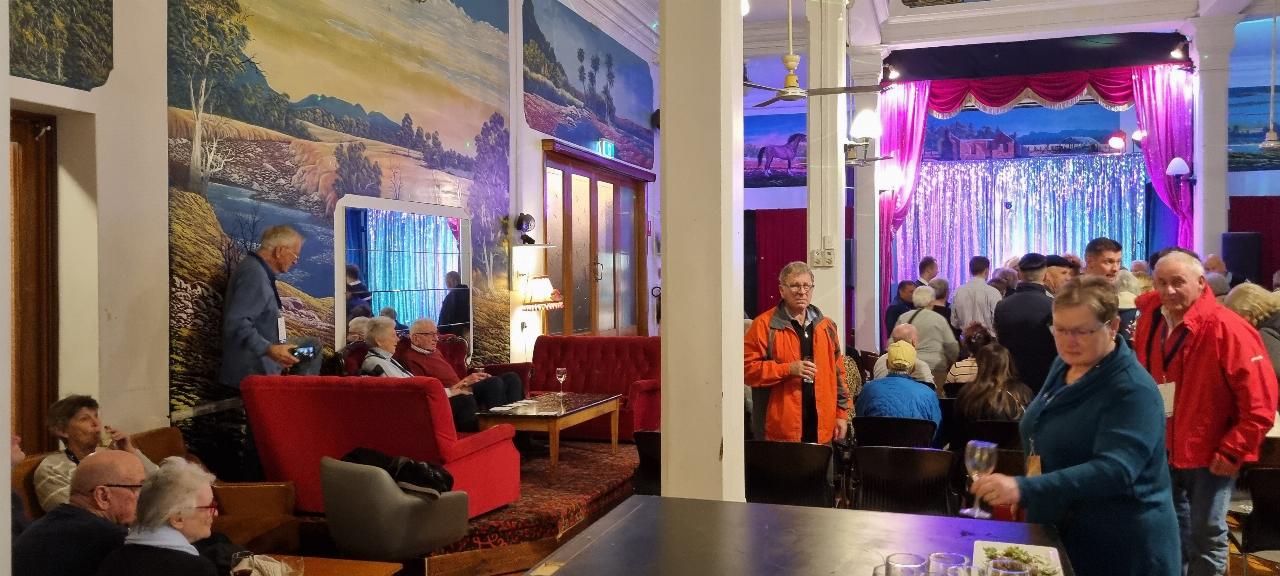 SJR21.d22: drag show room at Palace Hotel, BH - IV