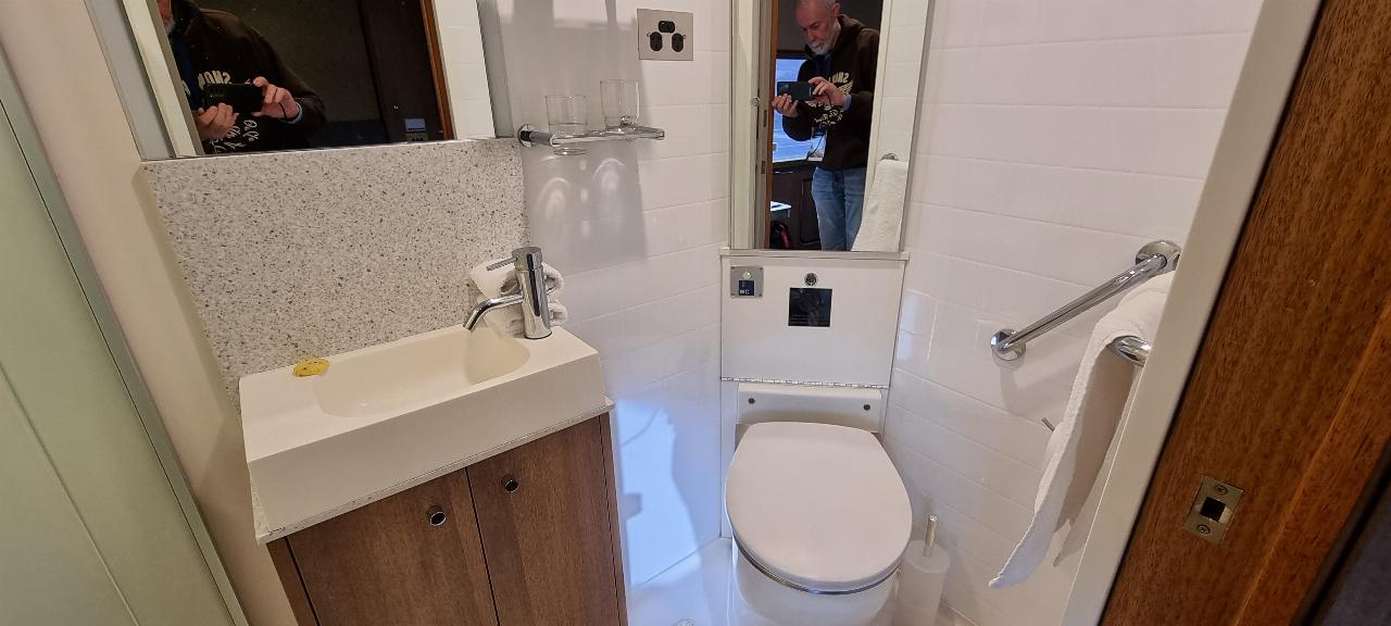 SJR21.d23: bathroom in my cabin - part 1