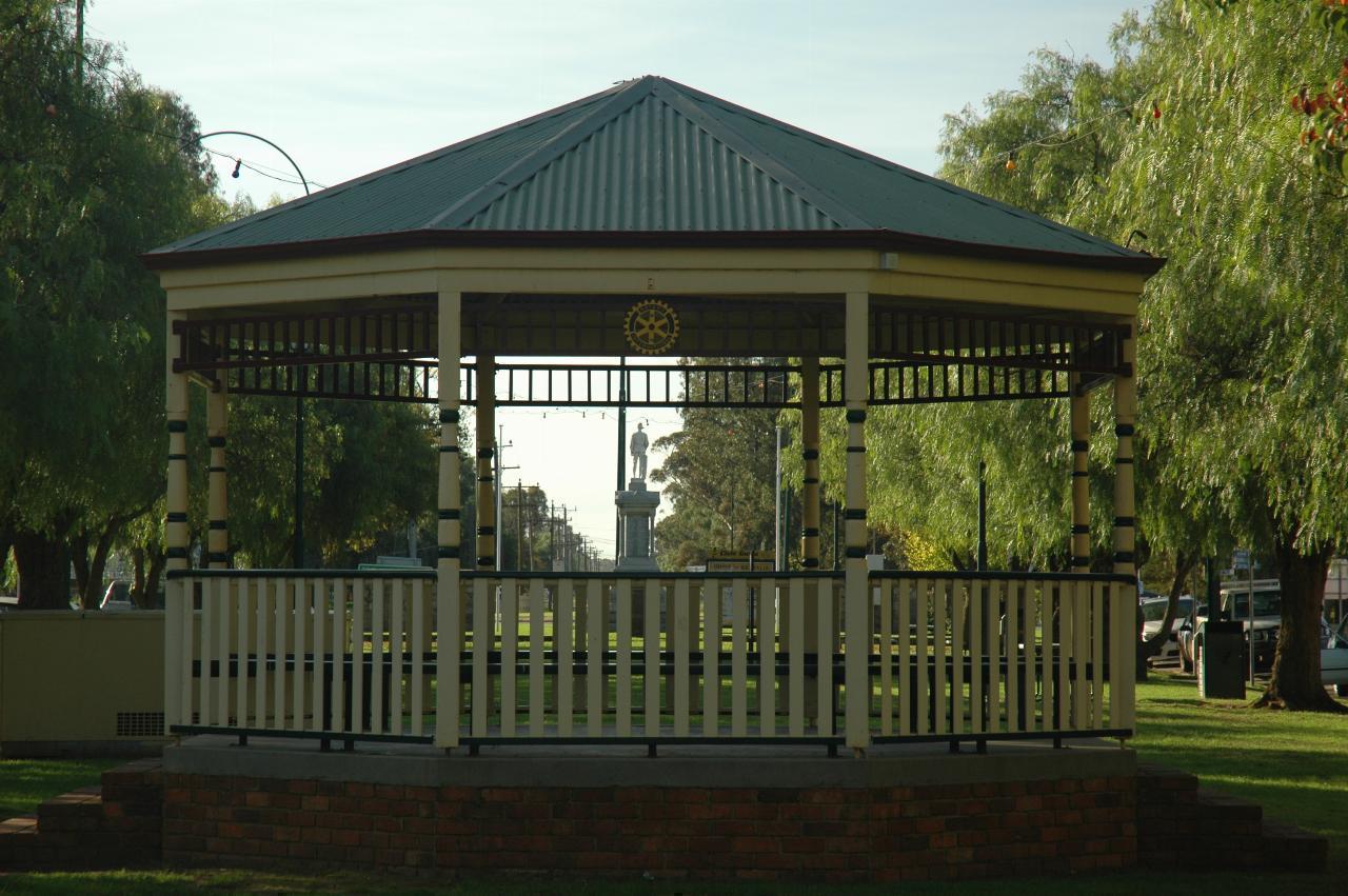 Rotunda, with green roof, and view through to war memorial statue