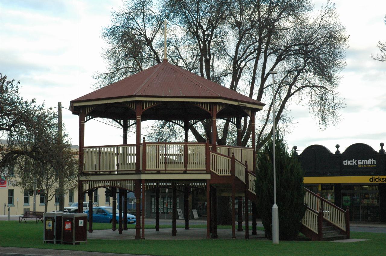 Two level rotunda in the median strip of the business district, shops behind