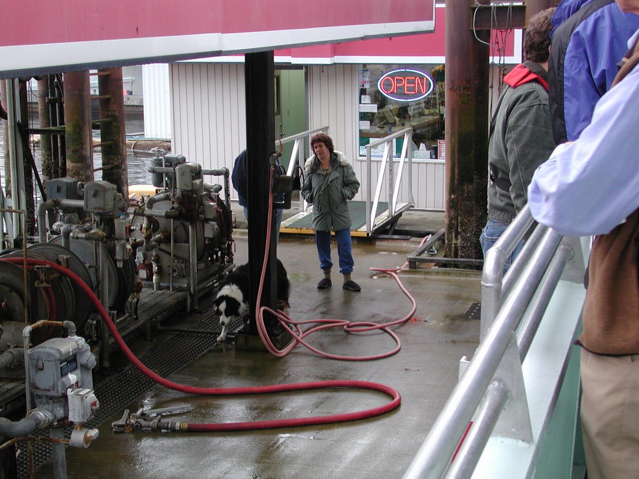 Captain Nina and Phrater on the fuel dock