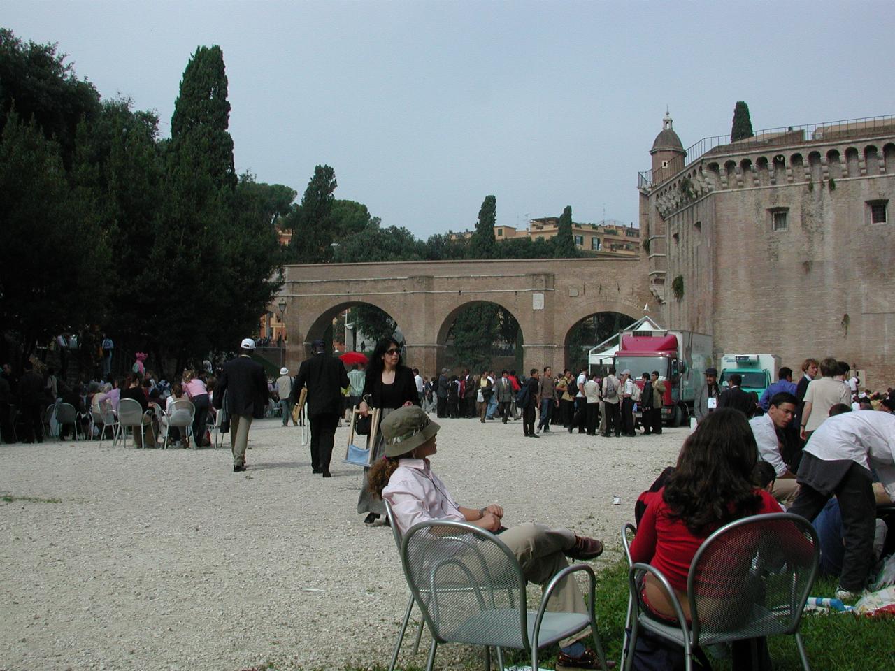 Lunch time crowd at Castel Sant'Angelo