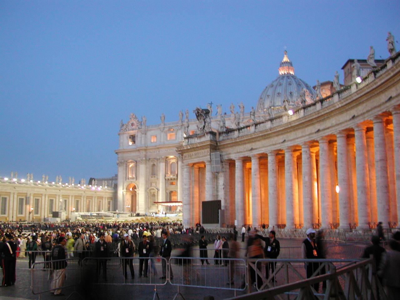 Early morning in St. Peter's Piazza