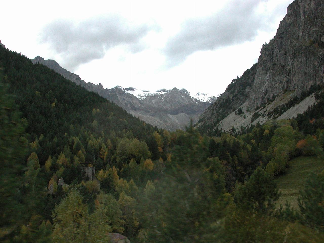 Appearance of snow on the peaks of the Pyrenees