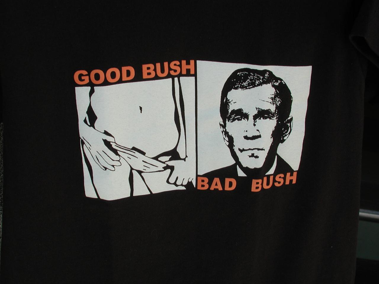 Tee shirt in a shop on 'Côte de la Montagne', Quebec City