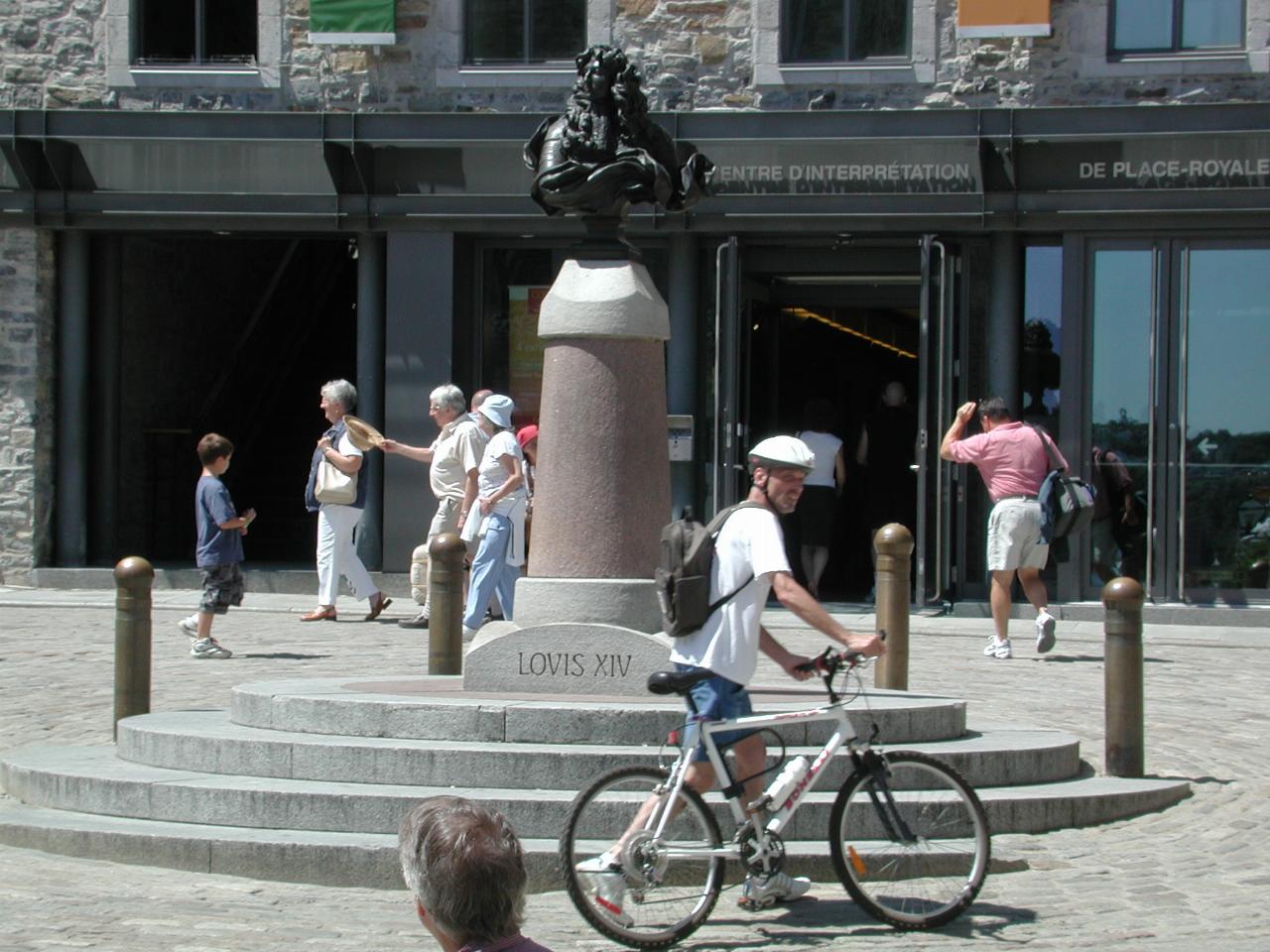 Place Royale and Louis XIV statue (copy; original by Rodin?)