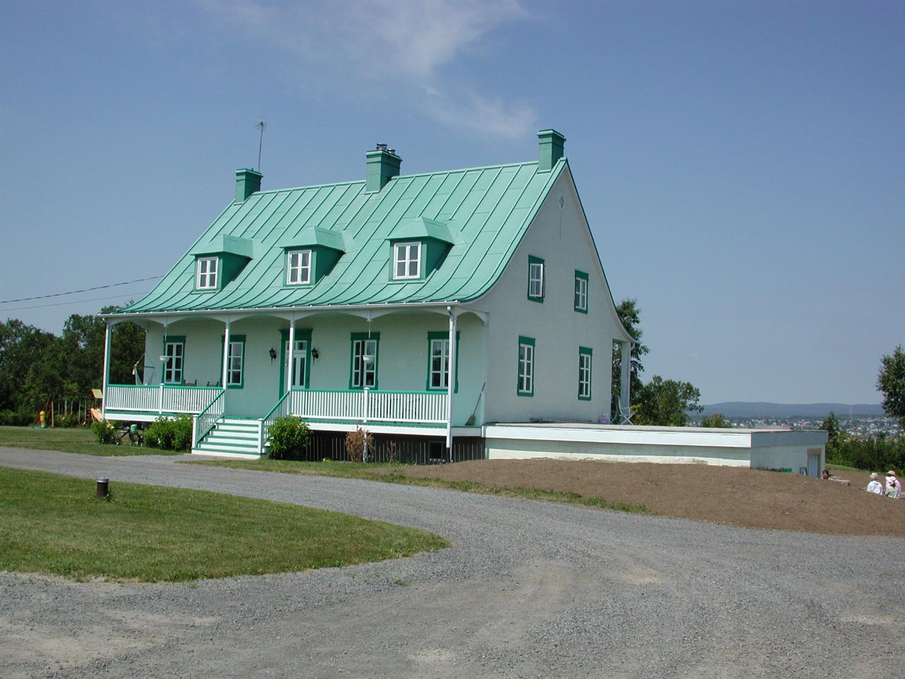 Vineyard residence (?) with winery in the cellar