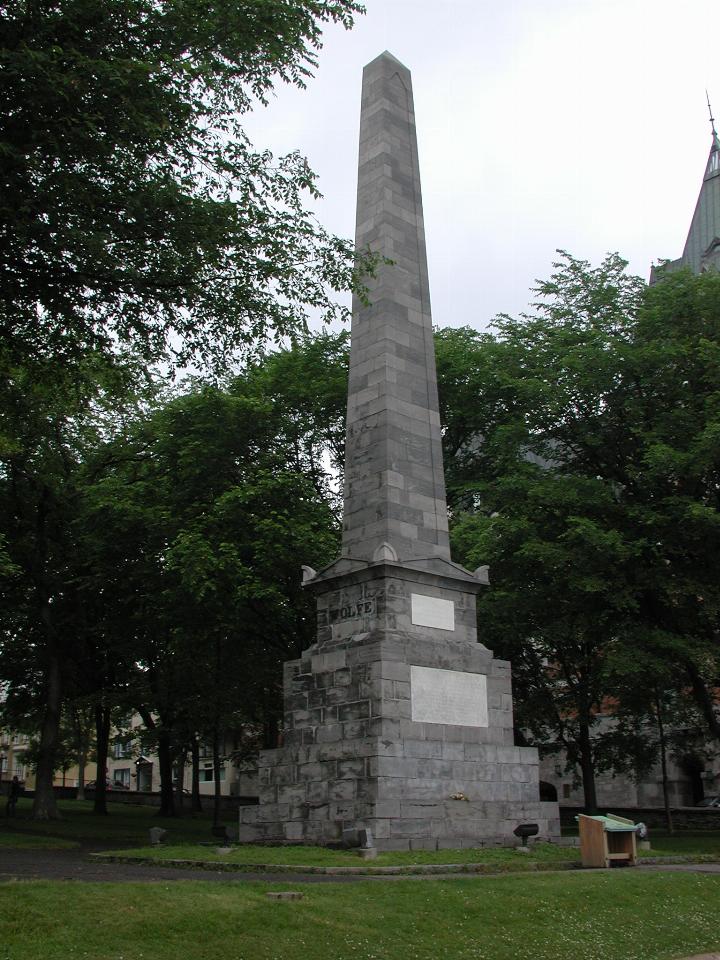 Monument to Wolfe and Montcalm in Jardins des Gouverneurs (next to Chateua Frontenac)