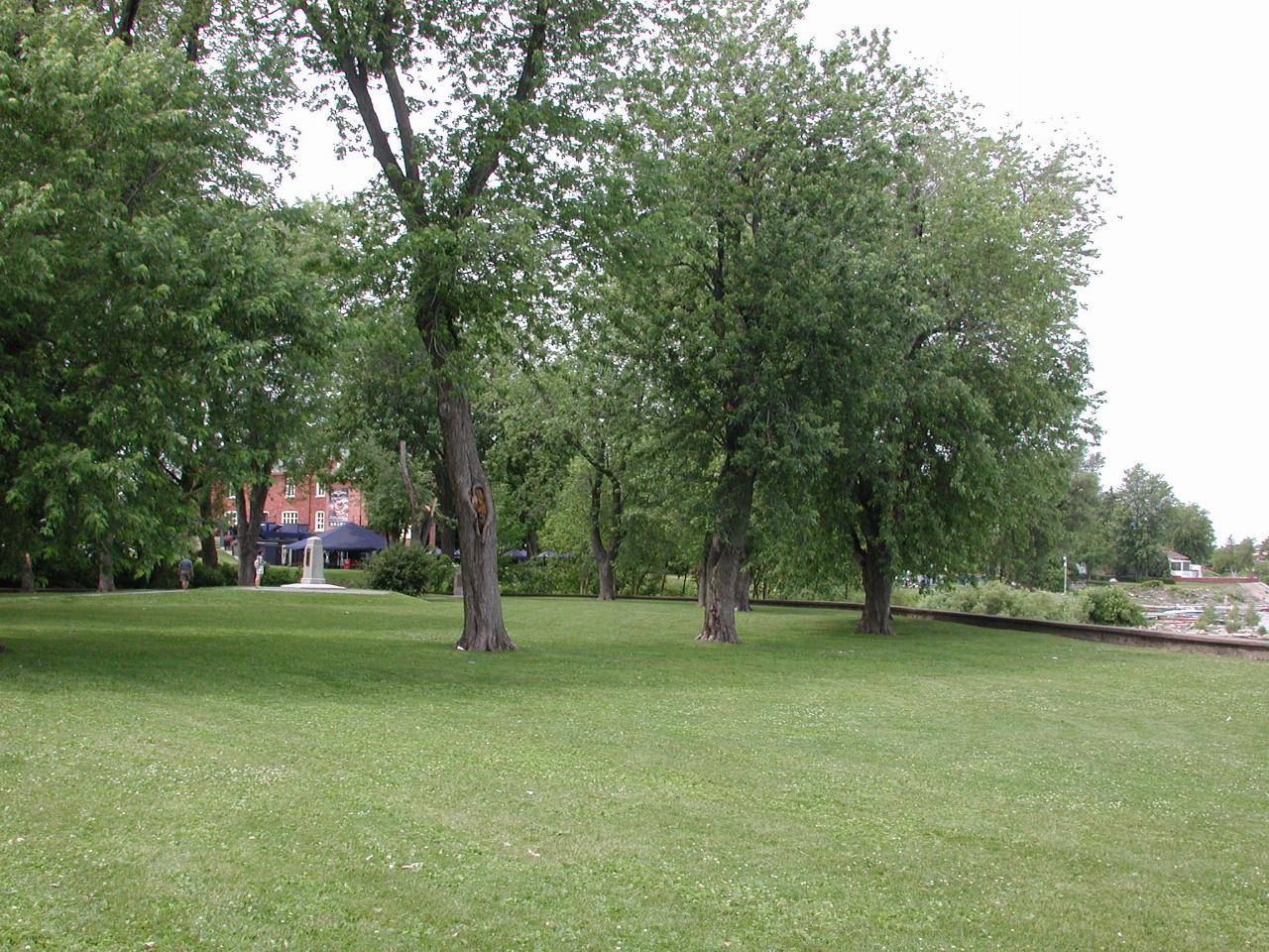 The memorial to soldiers outside Fort Chambly