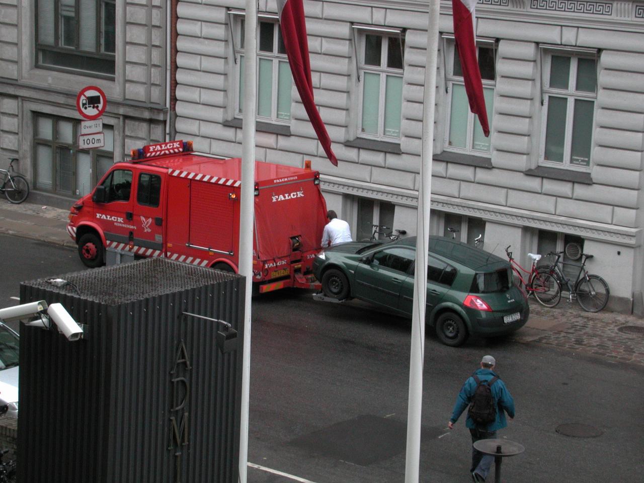 KPLU Viking Jazz: View from my window - illegally parked car being towed