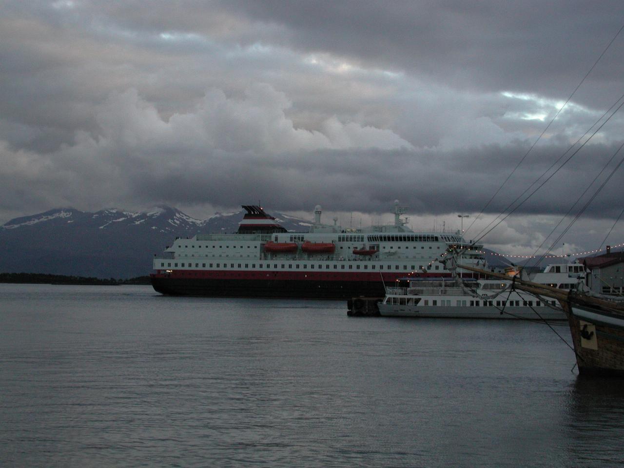 KPLU Viking Jazz: Coastal ferry at Molde wharf maneuvering away from wharf