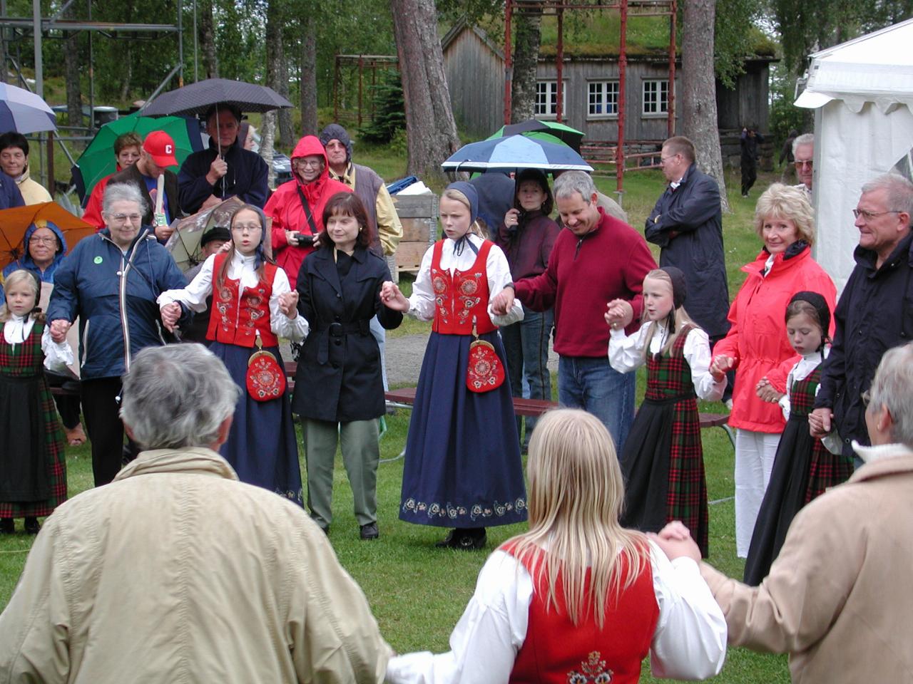 KPLU Viking Jazz: Audience participation time at Romsdalmuseet; Signe and Joey are in there