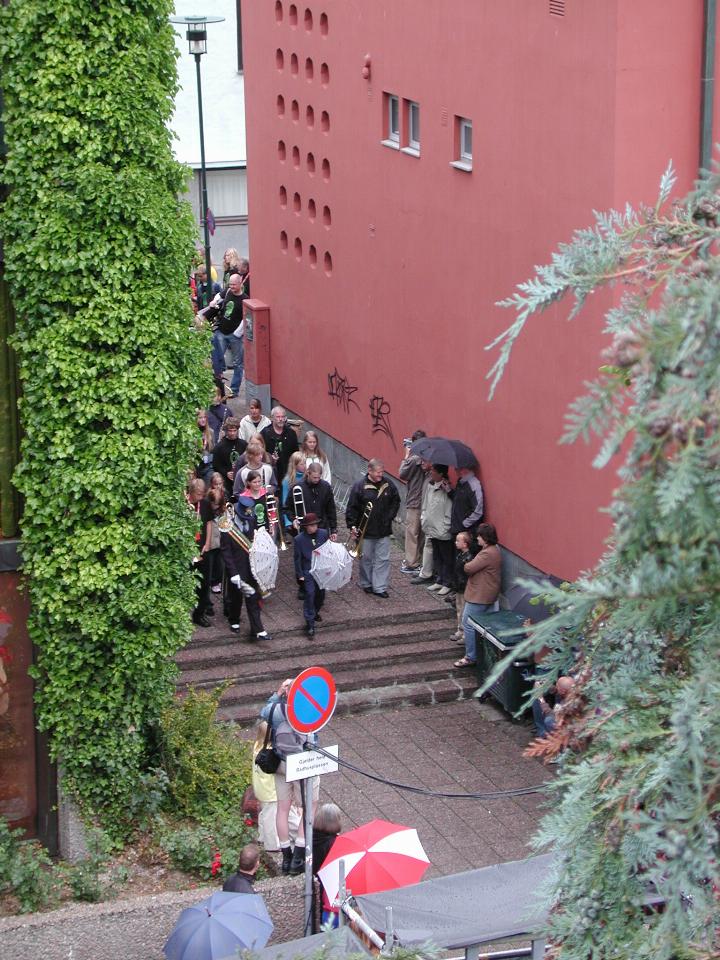 KPLU Viking Jazz: The Parade Band coming into the Town Hall Square via a side entrance