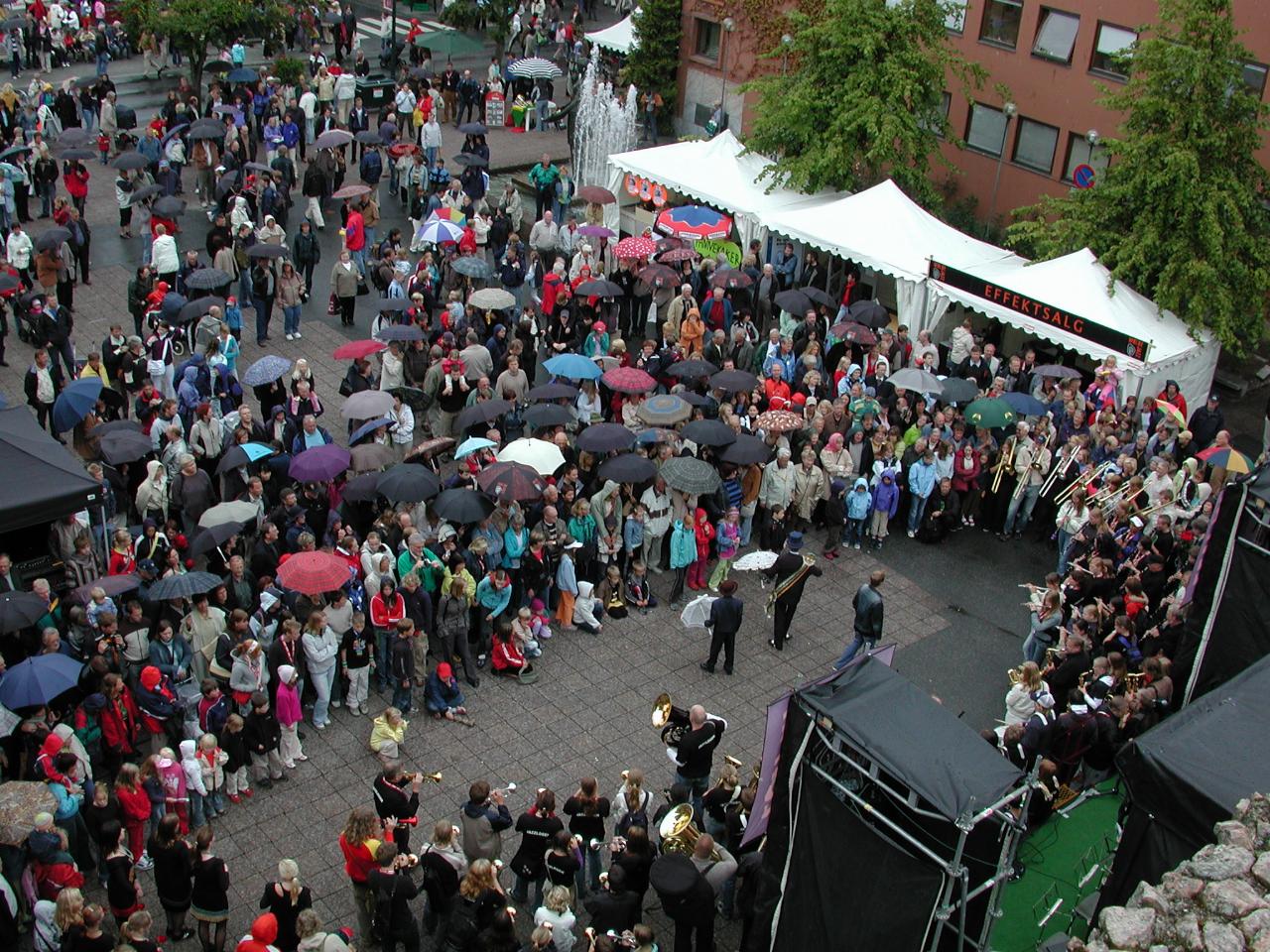 KPLU Viking Jazz: The Parade Band in place for a performance in Town Hall Square