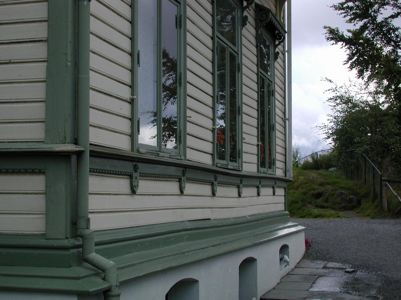 KPLU Viking Jazz: Greig's home is not exactly straight!