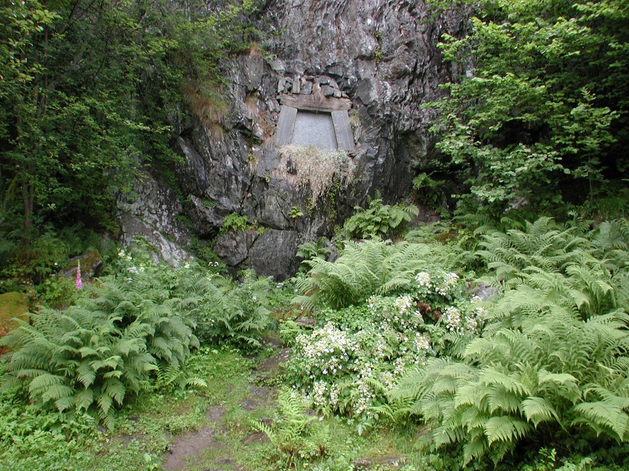 KPLU Viking Jazz: Grave site of Greig and his wife, on the water's edge