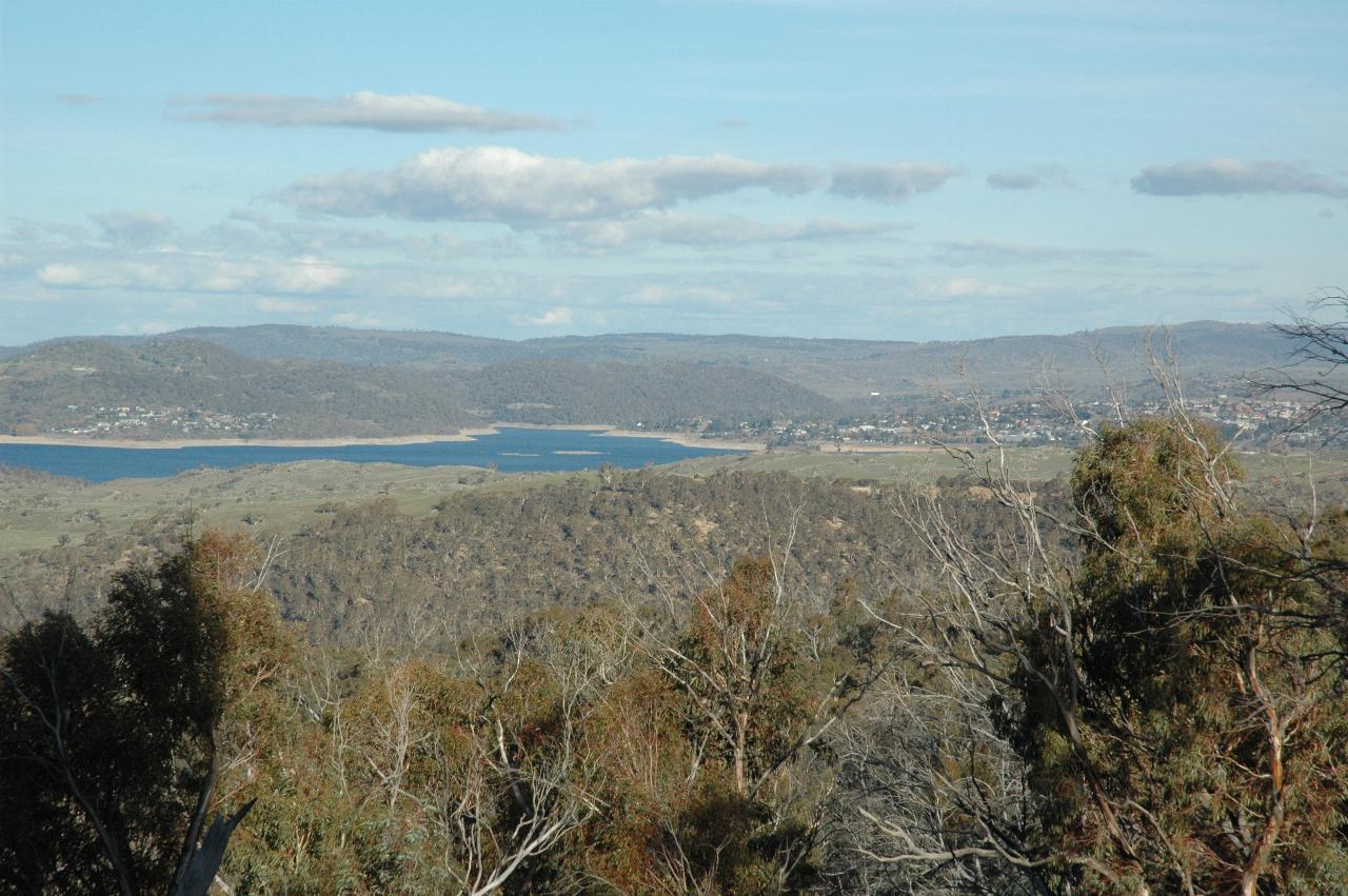 Wider view of lake and distant town of Jindabyne