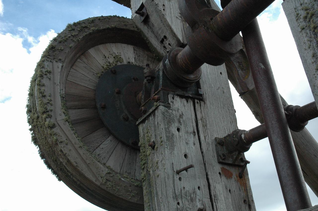 Mechanism at top of stamp battery